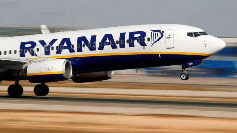 Un Boeing 737-800 de Ryanair despega del aeropuerto de Palma (Foto Multimedia)